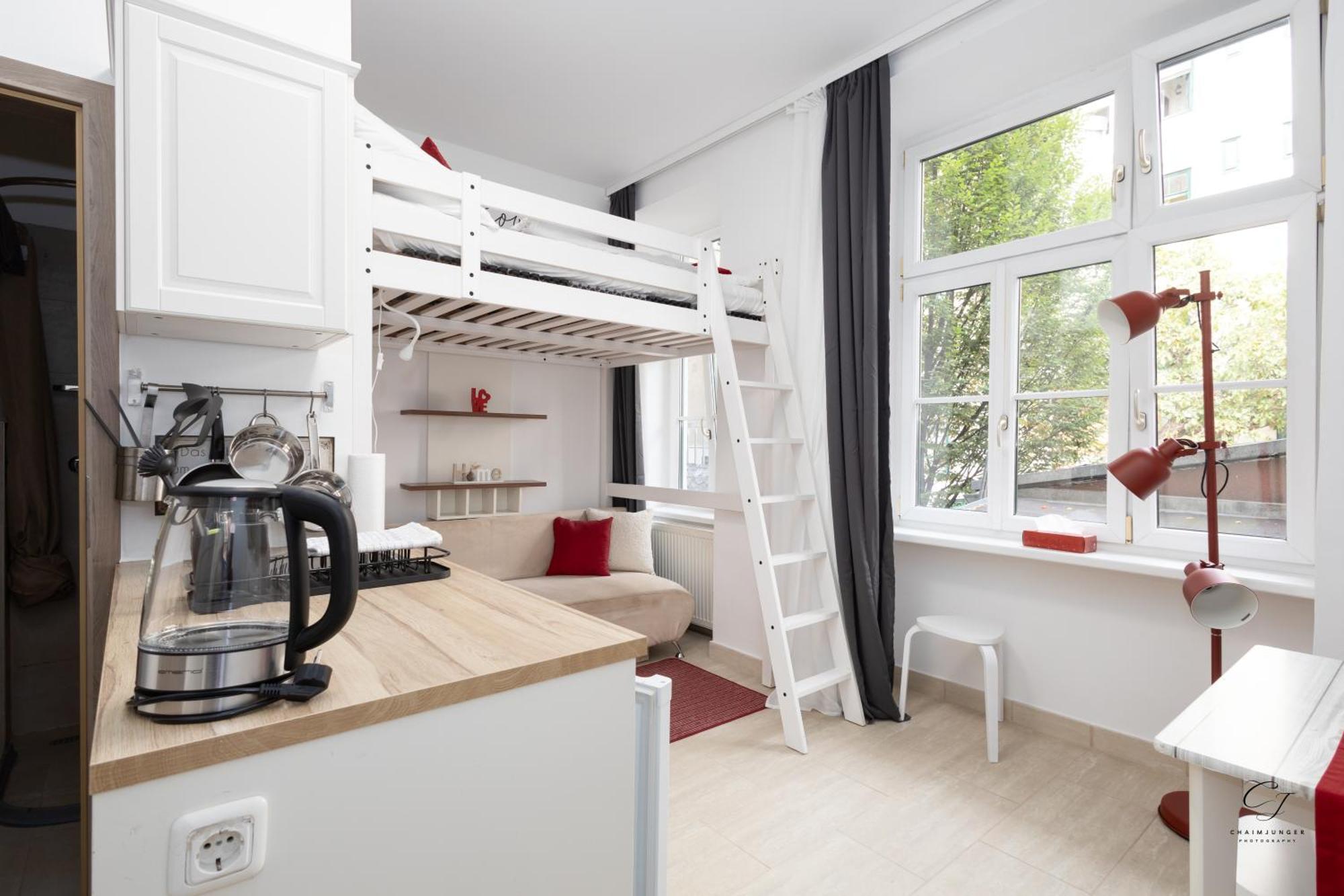 Market Retreat Near Hbh Vienne
